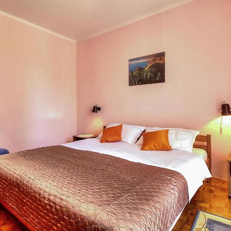 Amazing Apartment In Porec With Wifi Exterior foto