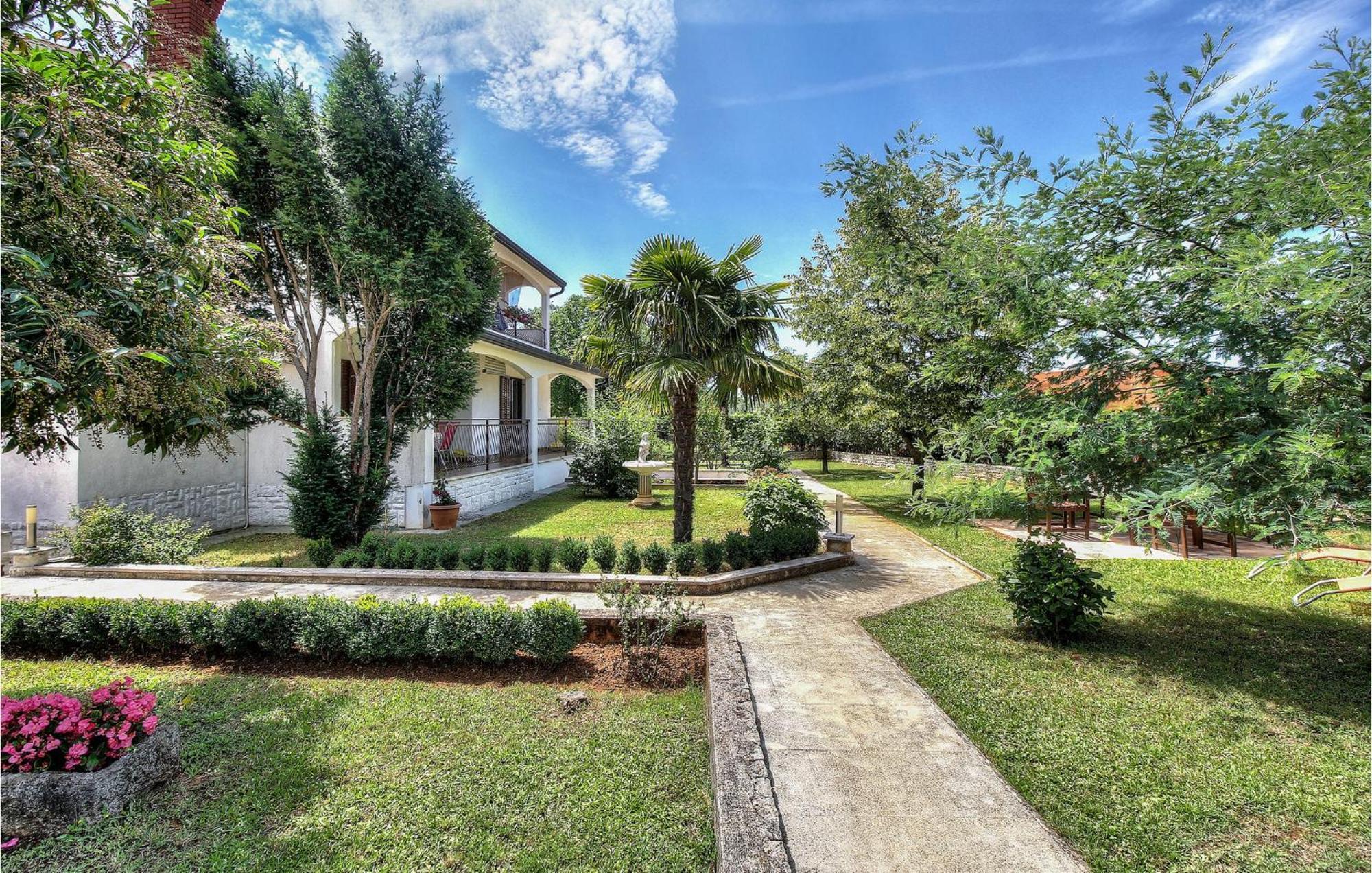 Amazing Apartment In Porec With Wifi Exterior foto
