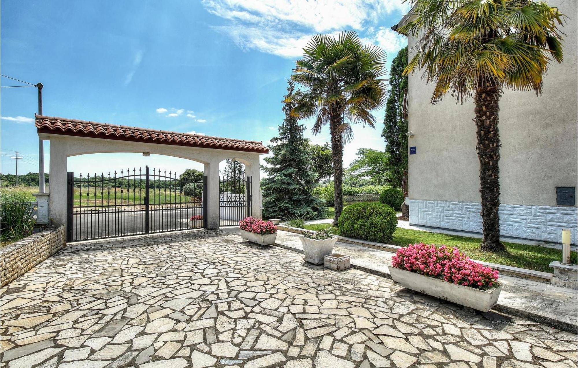 Amazing Apartment In Porec With Wifi Exterior foto