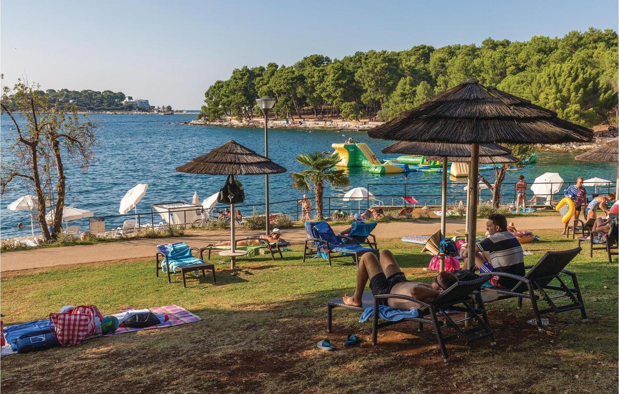 Amazing Apartment In Porec With Wifi Exterior foto