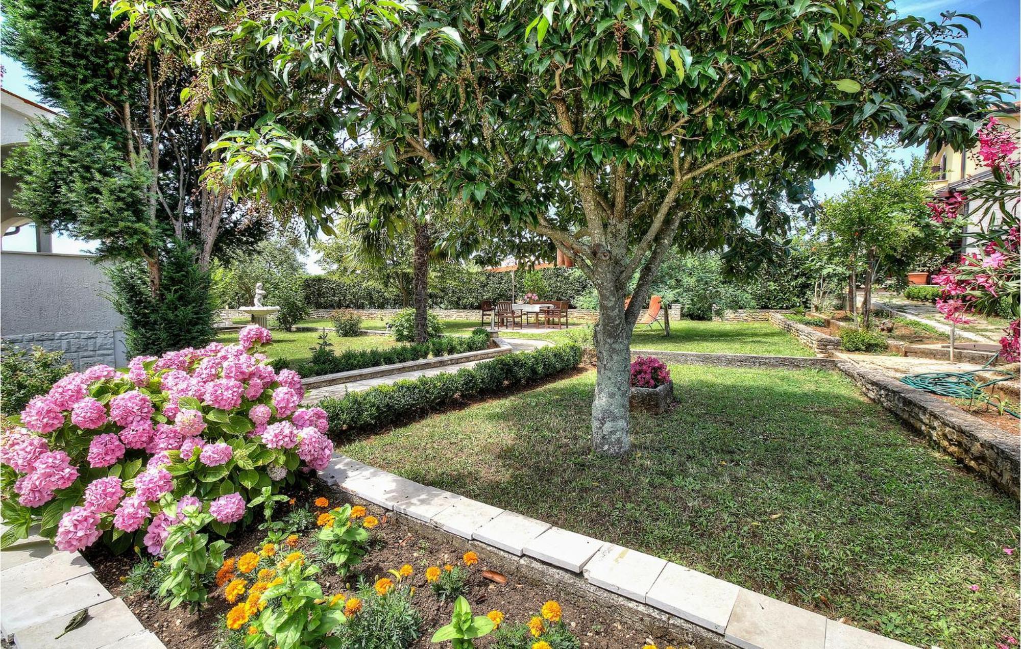 Amazing Apartment In Porec With Wifi Exterior foto