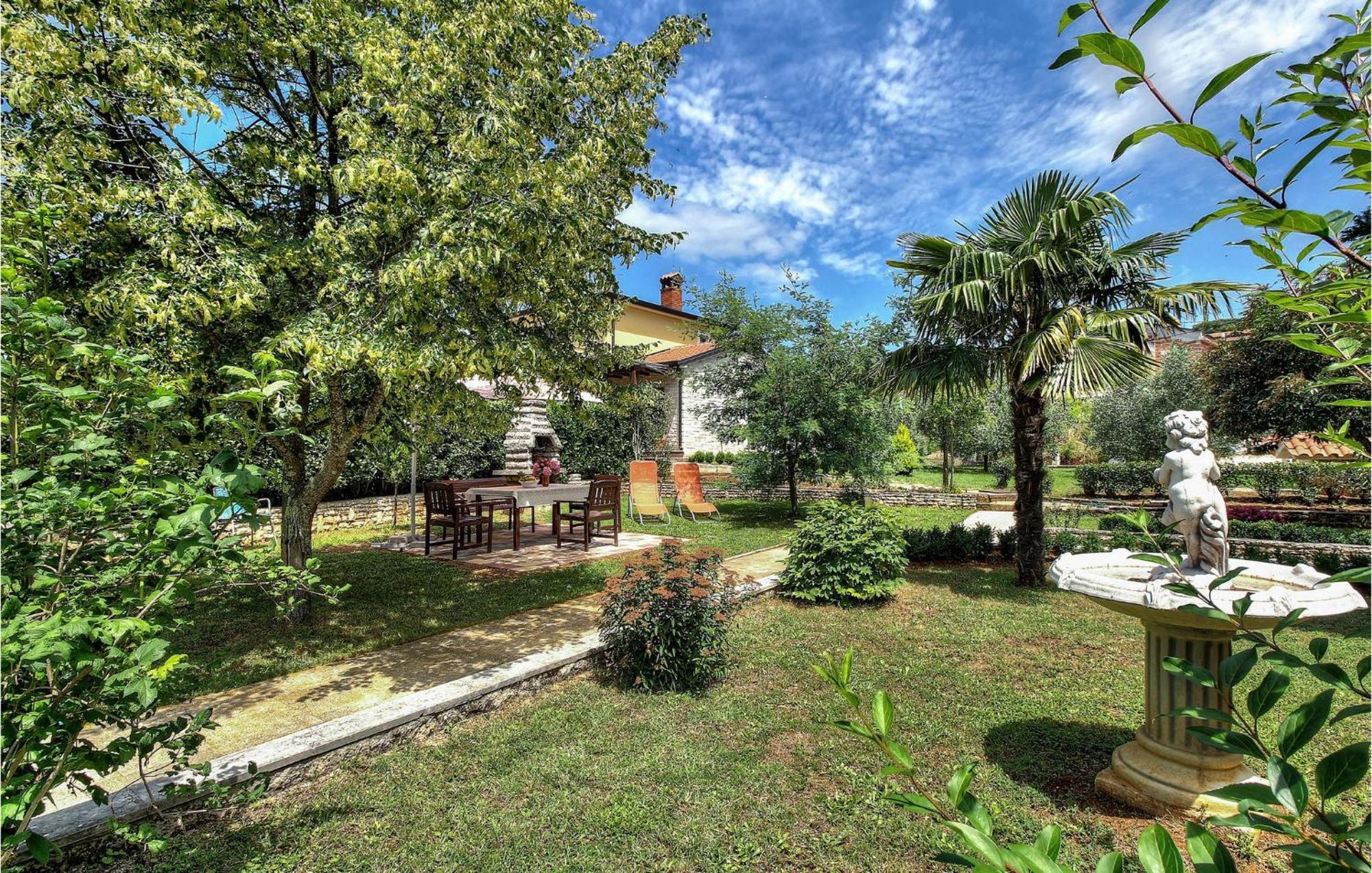 Amazing Apartment In Porec With Wifi Exterior foto
