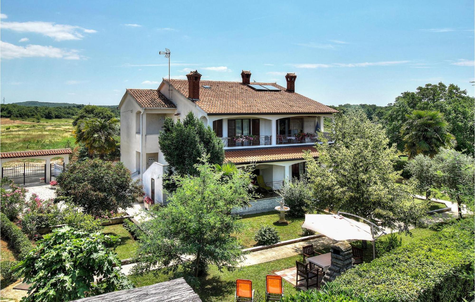Amazing Apartment In Porec With Wifi Exterior foto