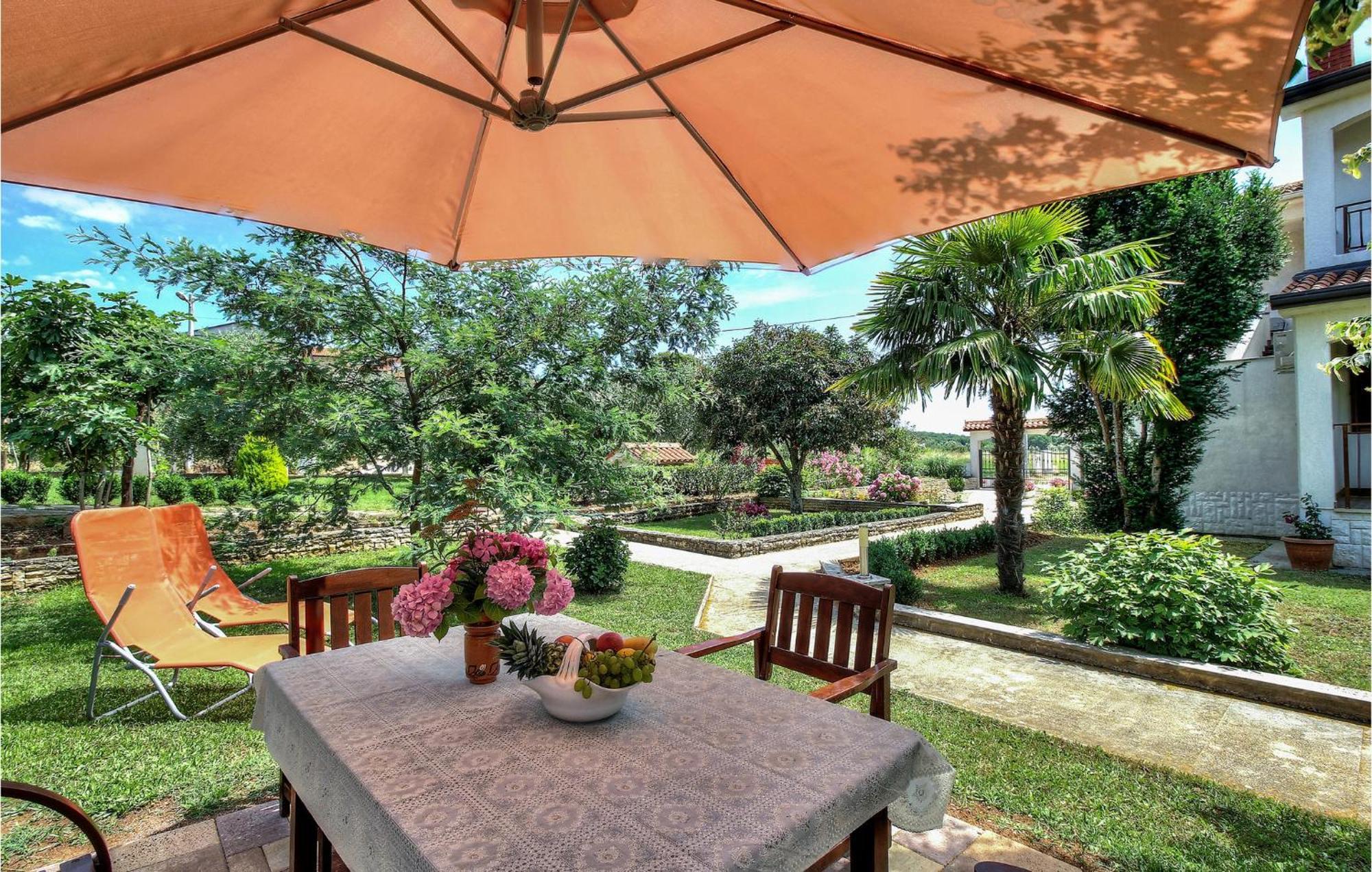 Amazing Apartment In Porec With Wifi Exterior foto